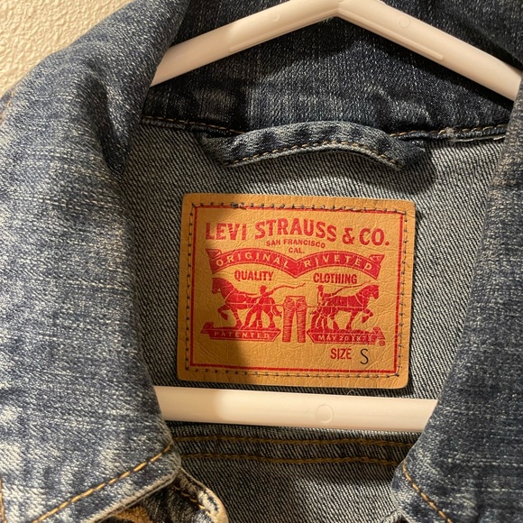 Levi’s Denim Jacket - Picture 3 of 5